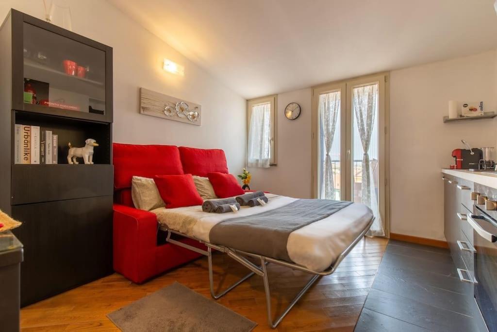 Unique & Strategic Flat, 50M From M4 Station Apartment Milan Bagian luar foto