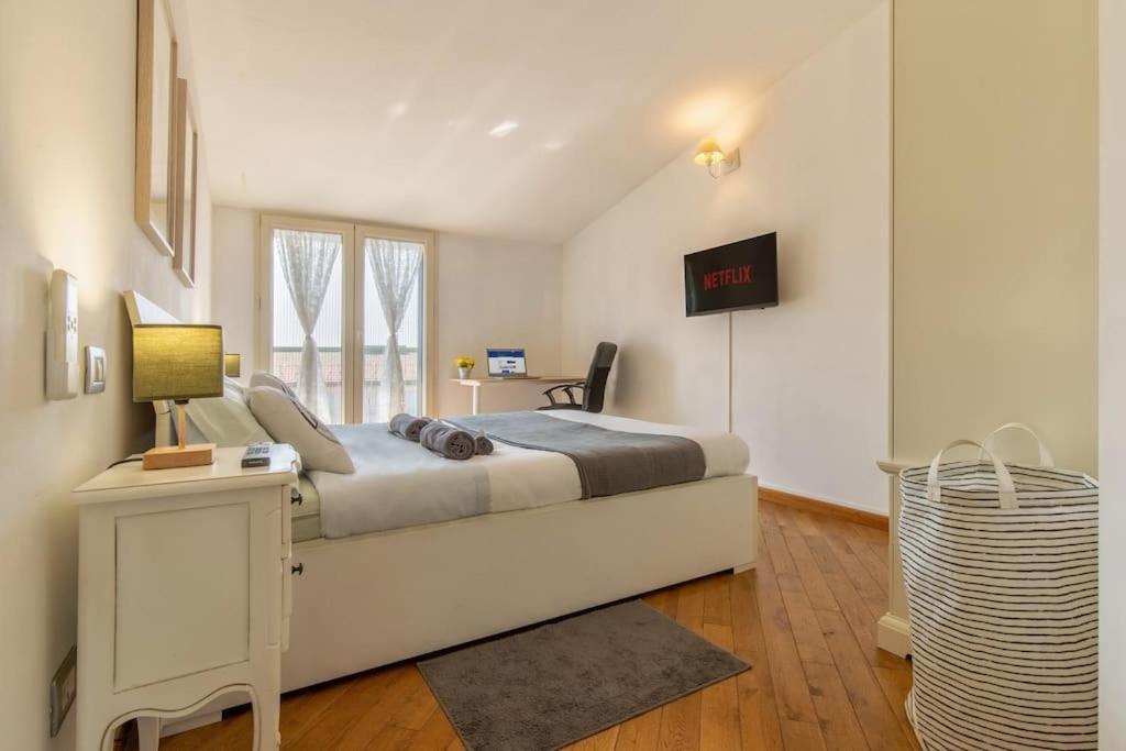 Unique & Strategic Flat, 50M From M4 Station Apartment Milan Bagian luar foto