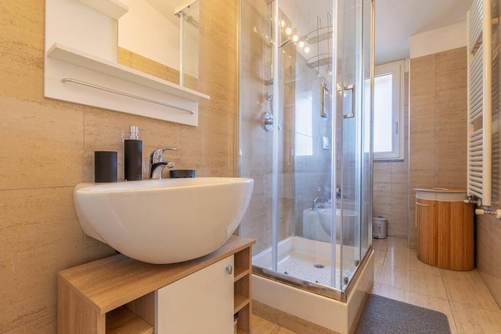 Unique & Strategic Flat, 50M From M4 Station Apartment Milan Bagian luar foto