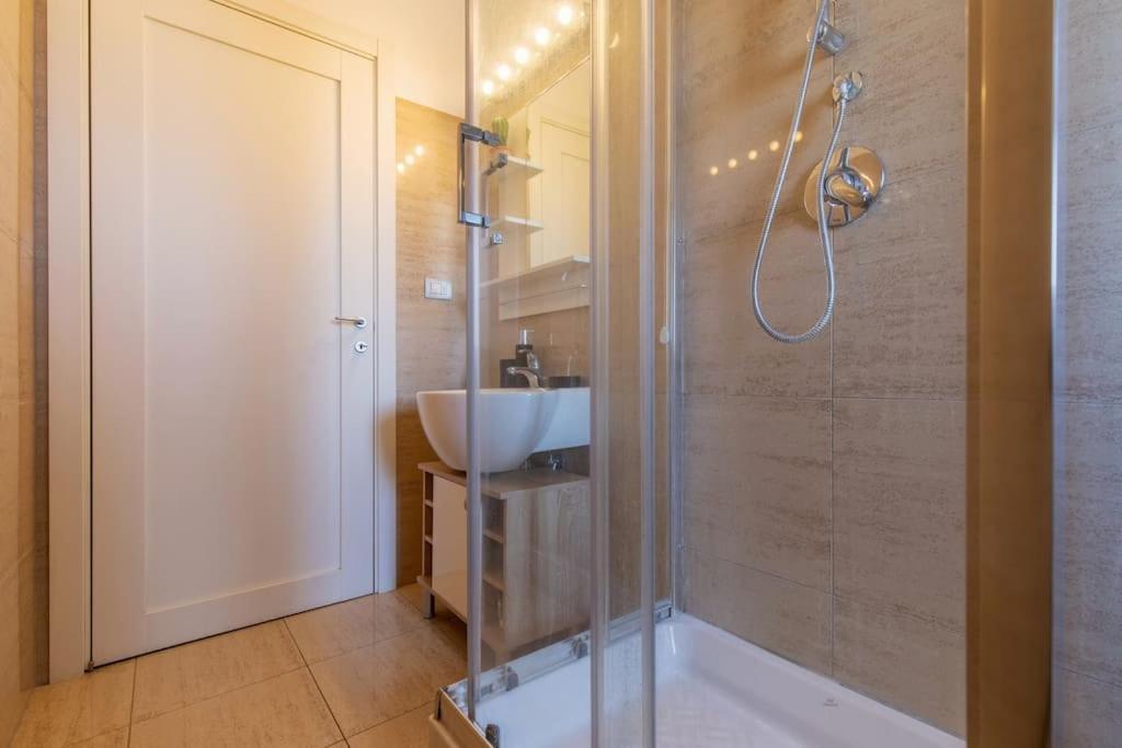Unique & Strategic Flat, 50M From M4 Station Apartment Milan Bagian luar foto