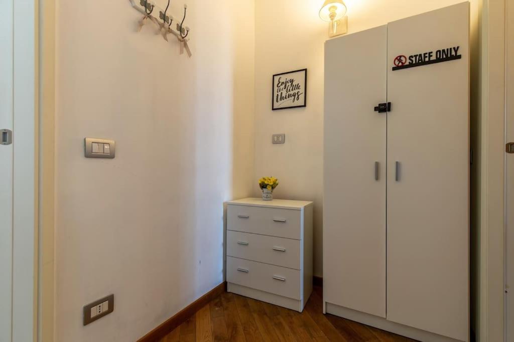 Unique & Strategic Flat, 50M From M4 Station Apartment Milan Bagian luar foto
