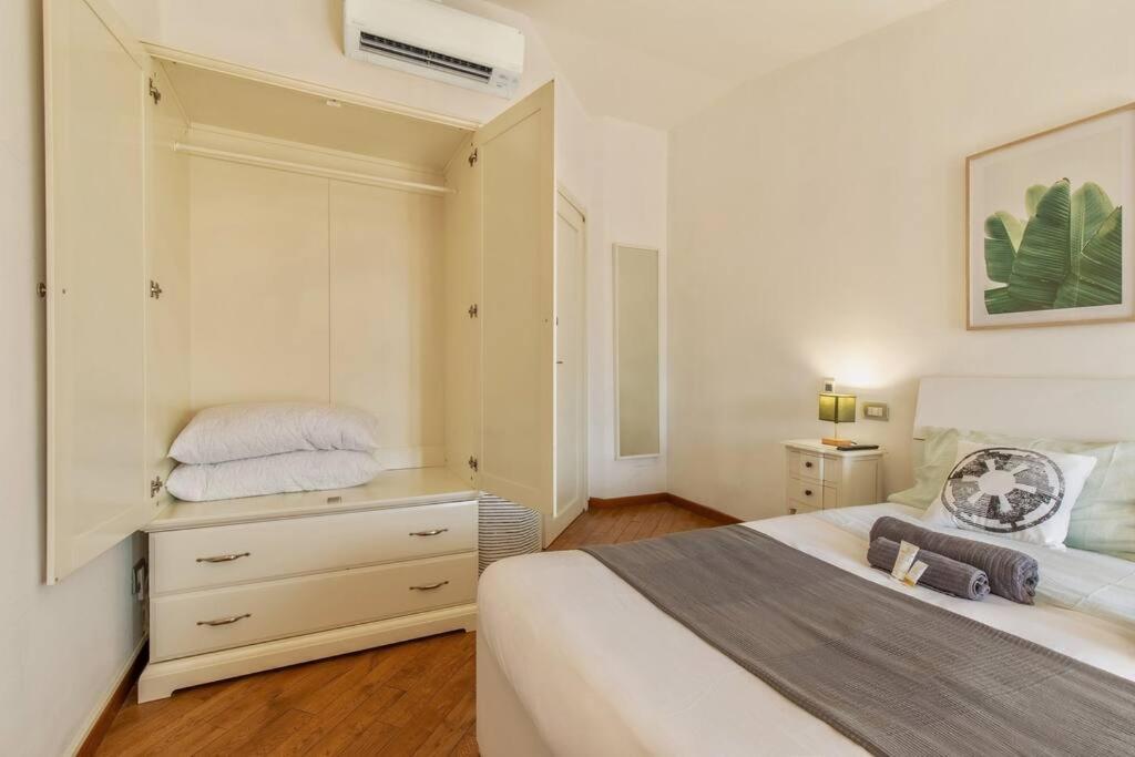 Unique & Strategic Flat, 50M From M4 Station Apartment Milan Bagian luar foto
